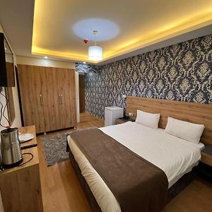 Deluxe Double Room Shower